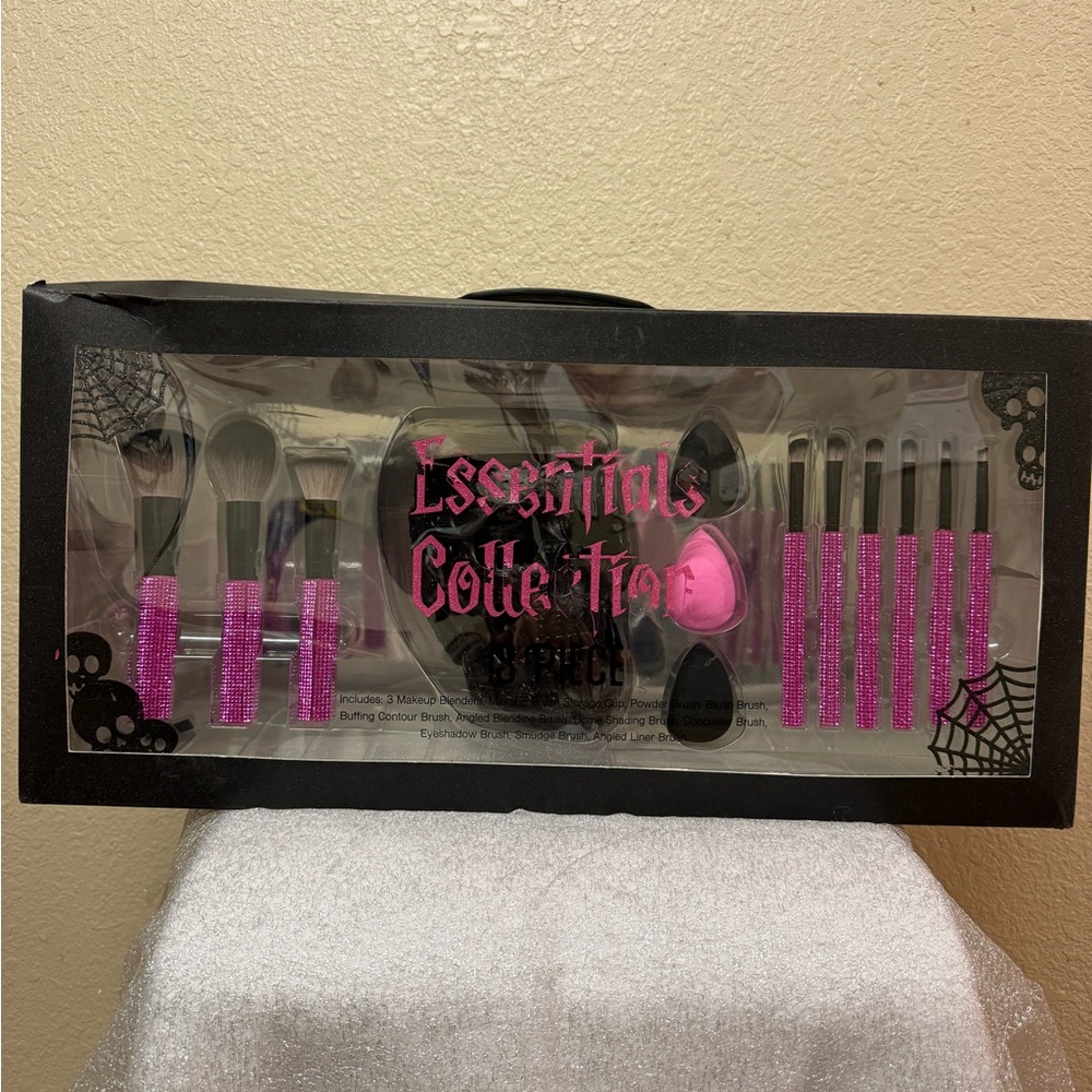 Essentials Collection 8-Piece Brush & Holder Set